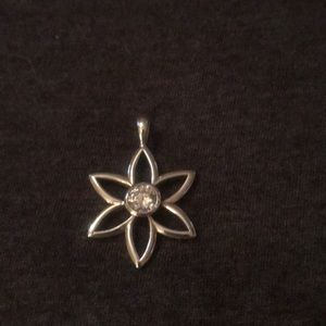 Silpada designs flower pendant